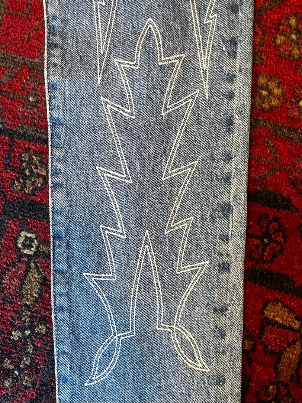 Levi's Medium Blue Straight-Leg Jeans with White Zigzag Embroidery. New no tags - Picture 4 of 15